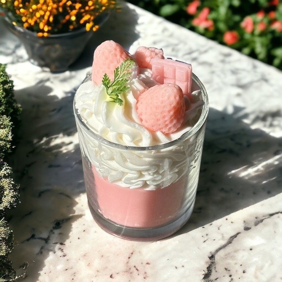 ⚠️SALE Candle // Handmade Strawberry’s And Cream Soy Wax Candle SEND OFFERS🥳 - Picture 5 of 5
